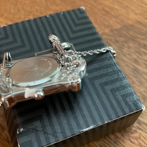 NIB Avon Vintage Antique Style Clock Pin/Pendant - Picture 7 of 7